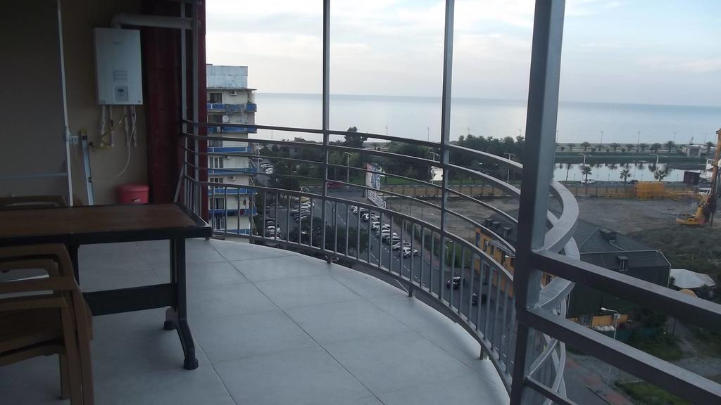 Apartamento Big Flat In Batumi Exterior foto